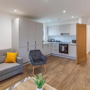 2 Bed 2 Bath Near College, Beach, Hospital - Long Offers , Brighton United Kingdom
